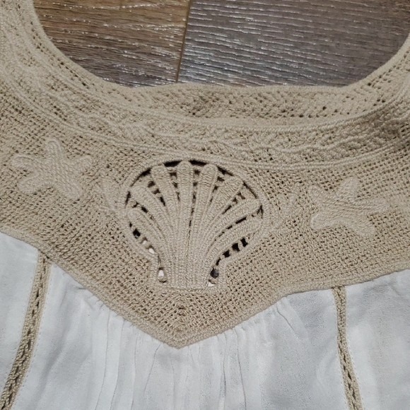 Edme & Esyllte Anthropologie Chic Tan and White Blouse with Elegant Design - Picture 6 of 11